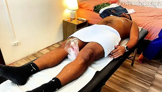 Massage with an unexpected happy ending - Risky Cum