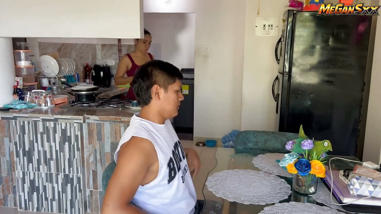 Cô ấy nghèn trên con cu của tôi và nuốt tất cả như một con điếm Latinh giỏi - Megan