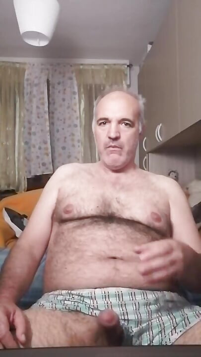 A Porn Movie and a Handjob to Wake up Content and Happy!