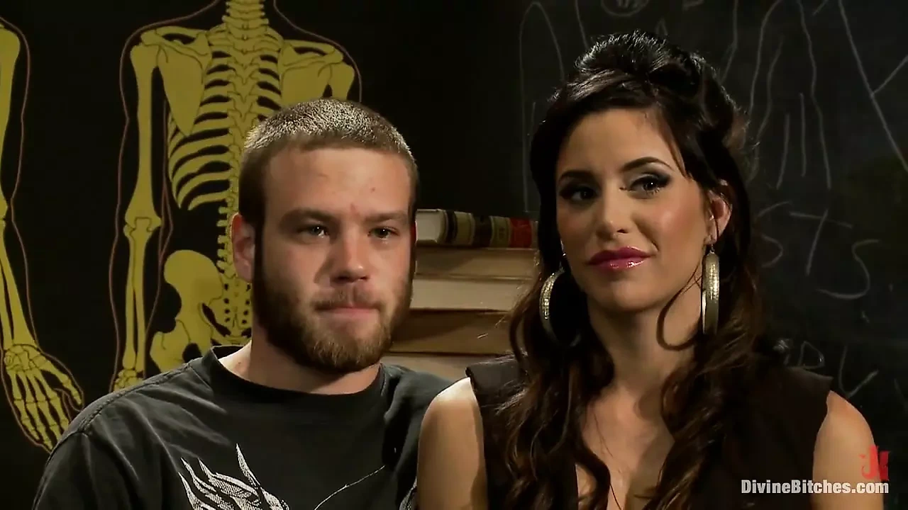 Gia Dimarco吮吸前列腺直到奴隶在她从未抚摸过他的鸡巴的情况下达到高潮！