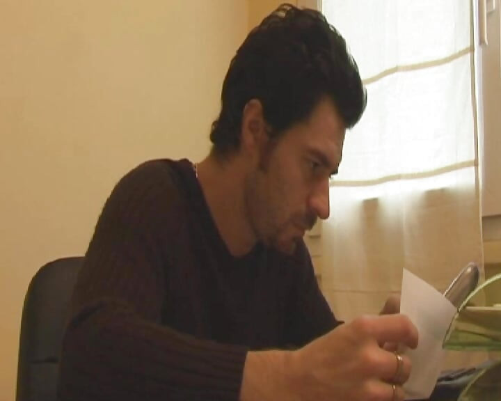 Versohltes französisches blondes schätzchen bekommt ihren arsch hart gebohrt