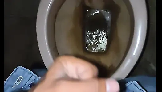 Tuvalette mastürbasyon ve büyük boşalma