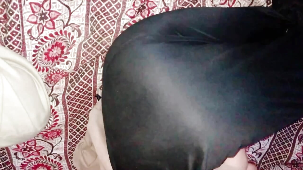 德里白人女孩大屁股吞下警察的整根雞巴