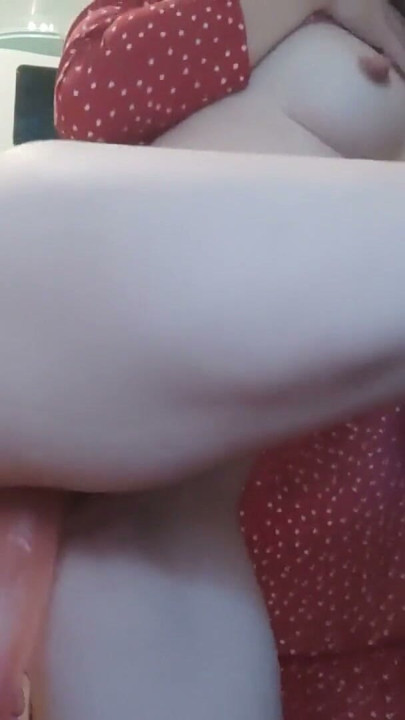 Büyük dildolu bir randevu sütlü orta yaşlı seksi kadın için sert seksle sona erdi | Klip 2