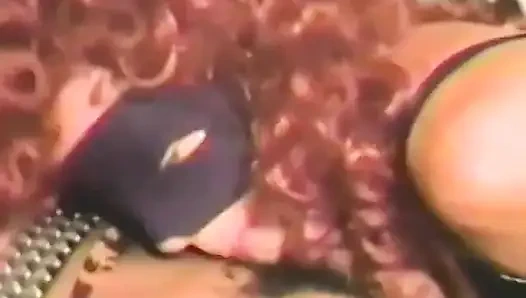 Retro, zungenlecken und ficken im fitnessstudio