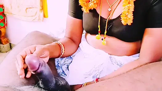 Шелковая тетушка лучше всего делает минет Телугу грязные разговоры.