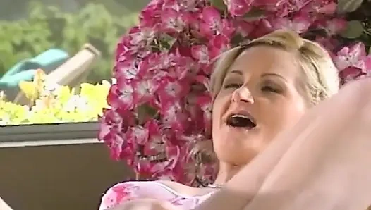 Blonde Beauty Enjoys Intense Pussy Licking