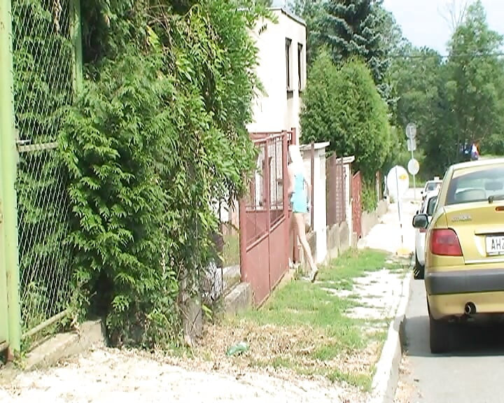 Seksi sunahre balon vali kamsin apni nani ke sath chudaee kar rahi hai