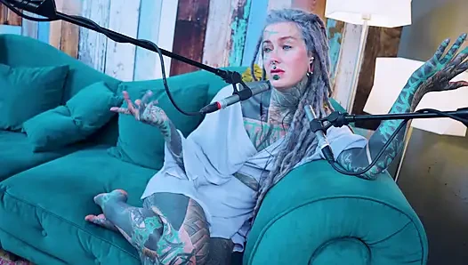 G - grattitude- asmr podcast sfw konuşuyor gotik sıska kız dreadlocks dövmeli model dövmeli kız