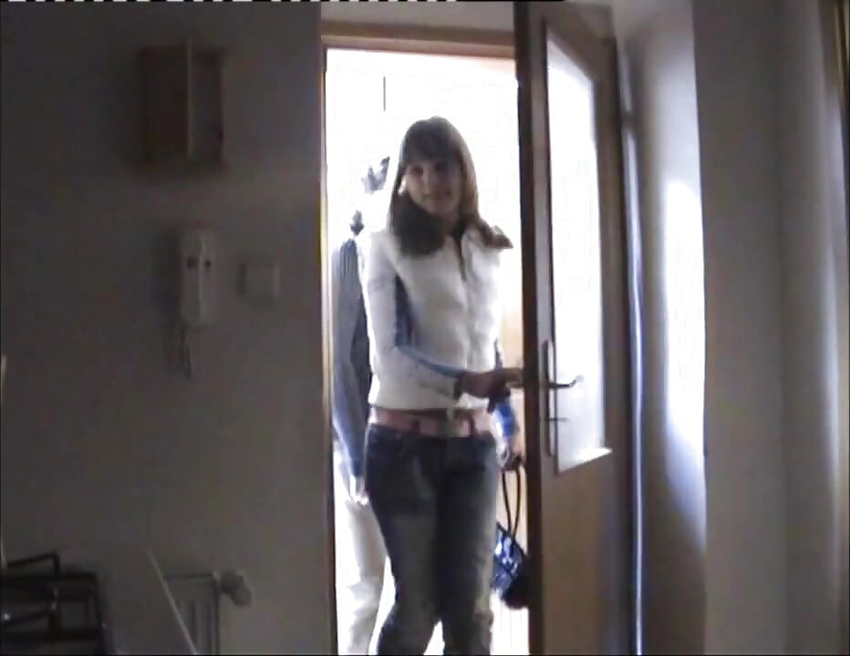 Real amateur couple pussy fucking in dogging