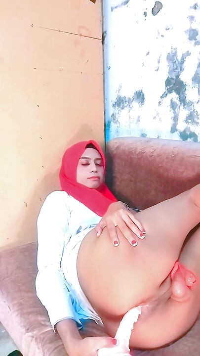 Indonezyjski hidżab shemale trening analny