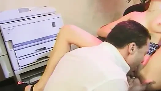 Cewek cantik sempurna di sini untuk mendapatkan kontol besar di lubang analnya