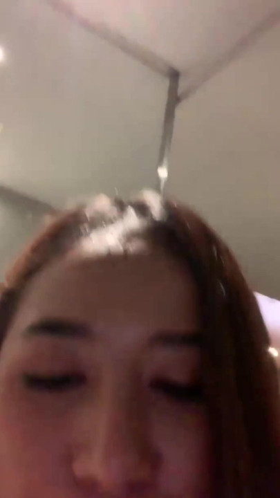 Mandi Sambil Colmek Cantik bagnet bisa dientot kok | Clip 1