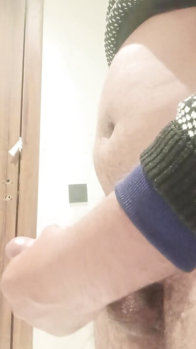 ポルノなしでバスルームでの自慰行為