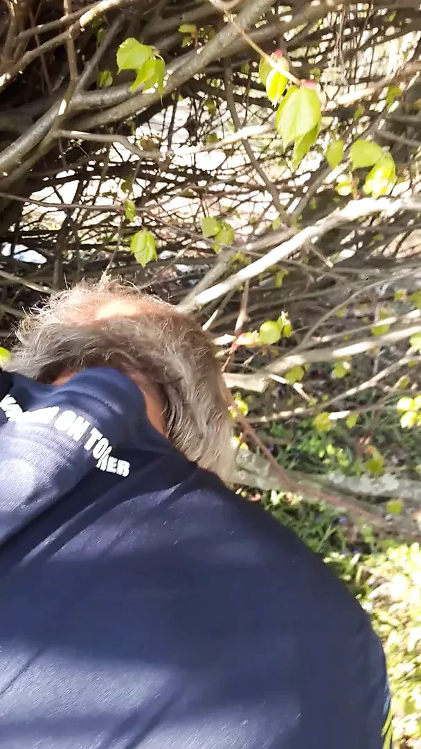 Deda i ja slavimo proleće.