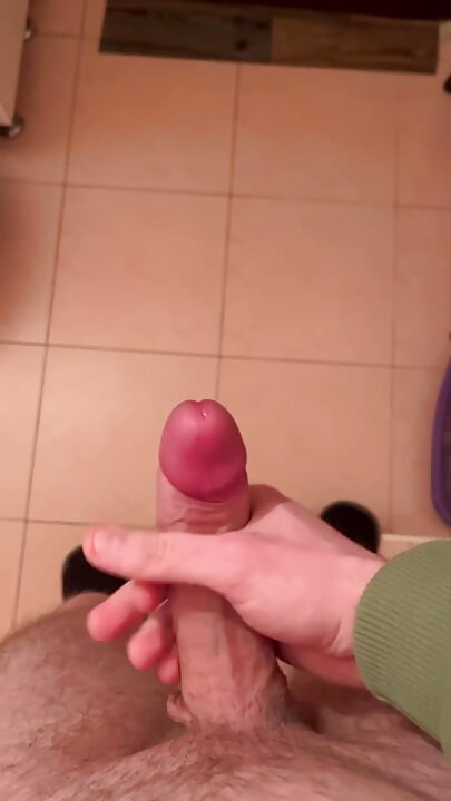 Coli di depan kamar mandi