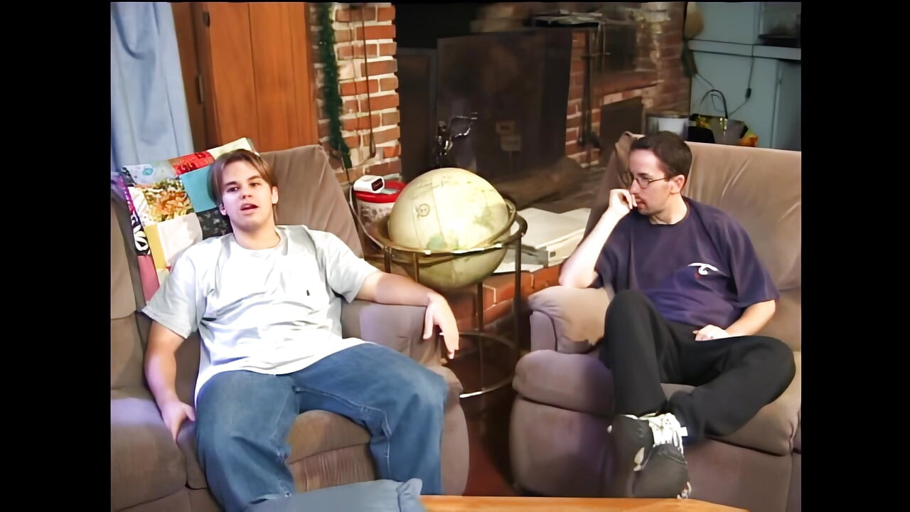 شابة تستمتع بالقضيب