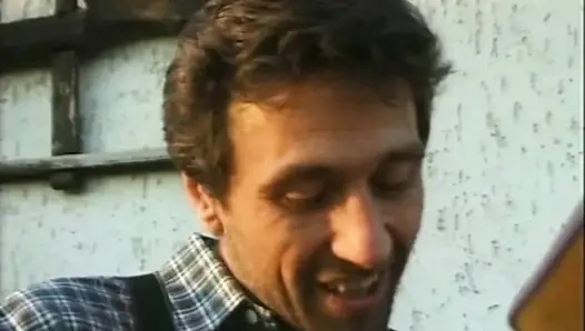 Винтажные тройнички с милфой-блондинкой с большими сиськами трахнули два больших члена