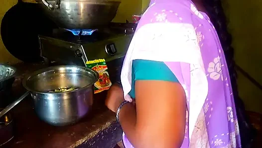 Bu guru tamil lagi asik di ruangan dapur pakai handjop hasband