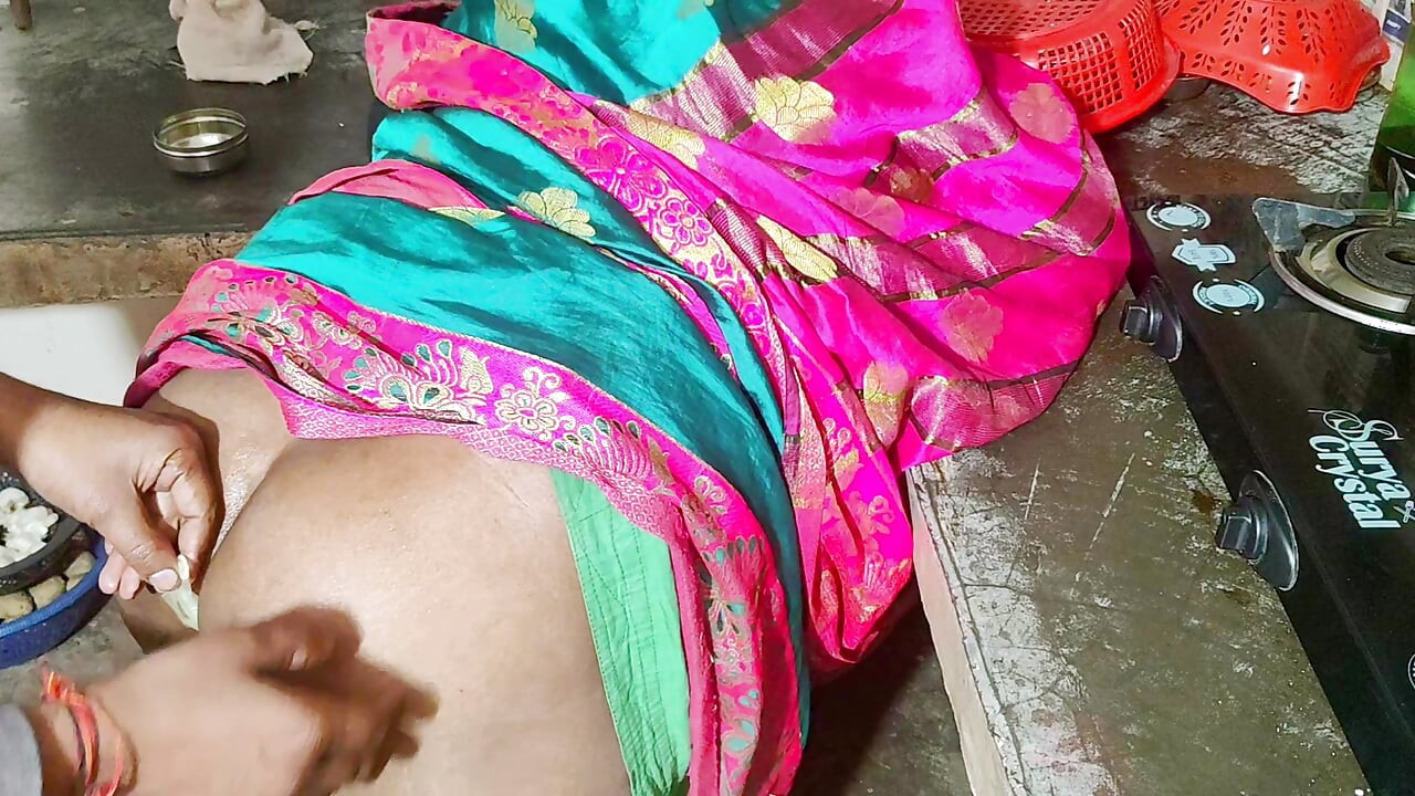 Mama puši veliku guzicu, jebe se u guzicu