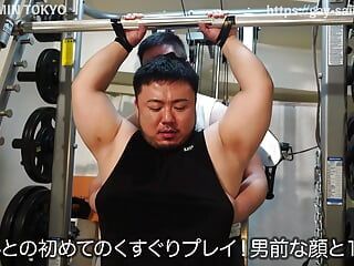 日本の筋肉男くすぐりアジア