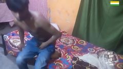 Indický porno chlapec nestydatě nahá show desiboy110 indka