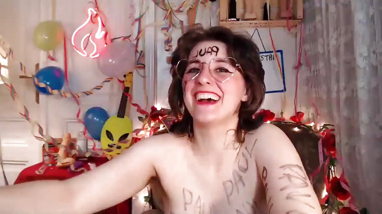 Peluda camgirl se masturba ao vivo