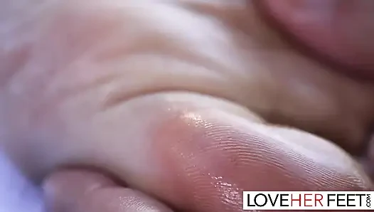 Lesben adria rae und lexi luna verehren sich gegenseitig am körper