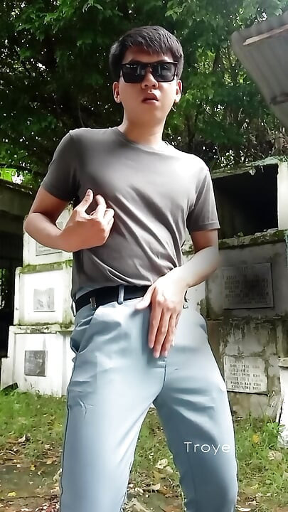 Handsome Pinoy Masturbates at Cemetery - Pinoy Jakol sa Sementeryo