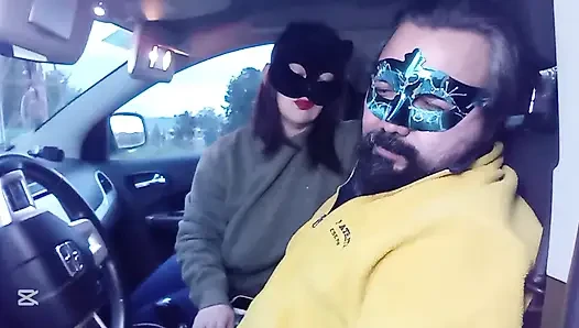 Menampar muka di dalam mobil