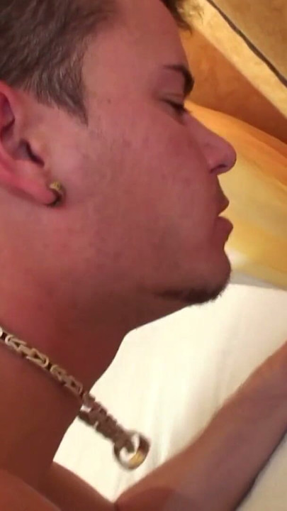 Freund mit Strapon in den Arsch gefickt | Clip 1