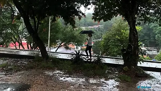 Gerçekten çok büyük siyah ve dolu bir kahve istiyorum