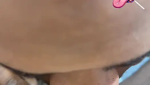 Cewek kolombia jilat memek jarak dekat (pov)