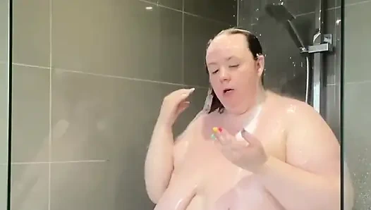 Duşta yürümek sadece farklı vurdu