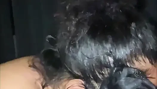 Asiatischer halsfick blowjob ihren stiefbruer, während familie nicht zu hause ist