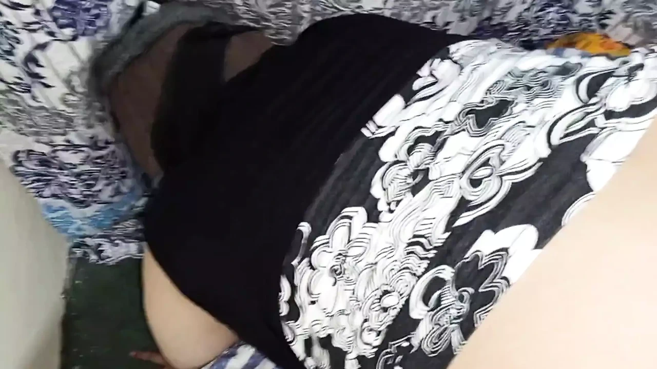 德西阿拉伯胖美女。大屁股继母赤脚狗式被印度鸡巴肛交