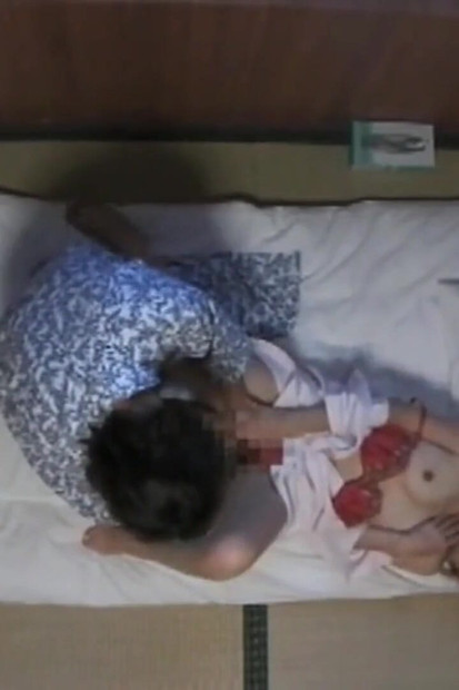 Toplina hotelske sobe - kada se tiha masaža pretvori u iskušenje. - 3