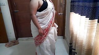 (тамільська гаряча тітонька сарі, роздягаючись) aunty ko jabardast chudai aur maja karti hua - hindi clear audio