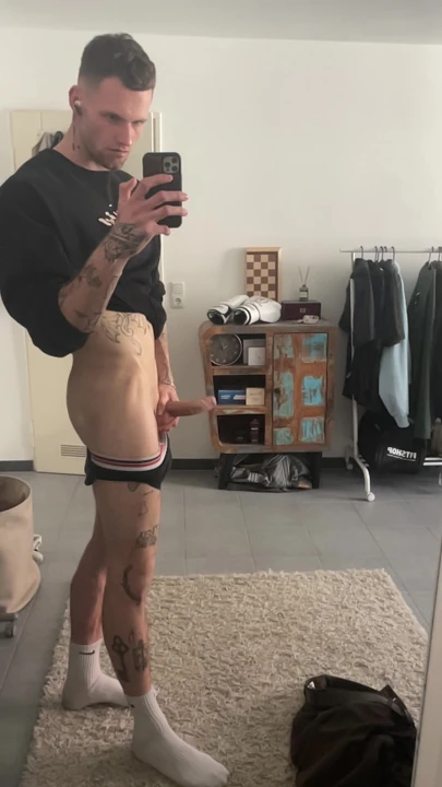 Look at my big German dick!