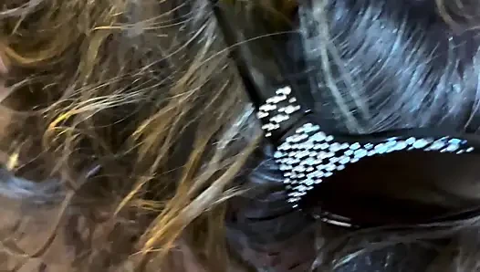 Olgun kadın kılıklı yarak emiyor