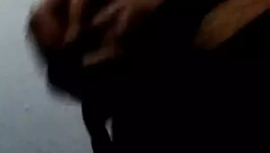 Siyah bir sutyen ile mastürbasyon