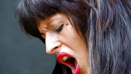 Sexual threesome Yesenia Rock with her girlfriend are horny