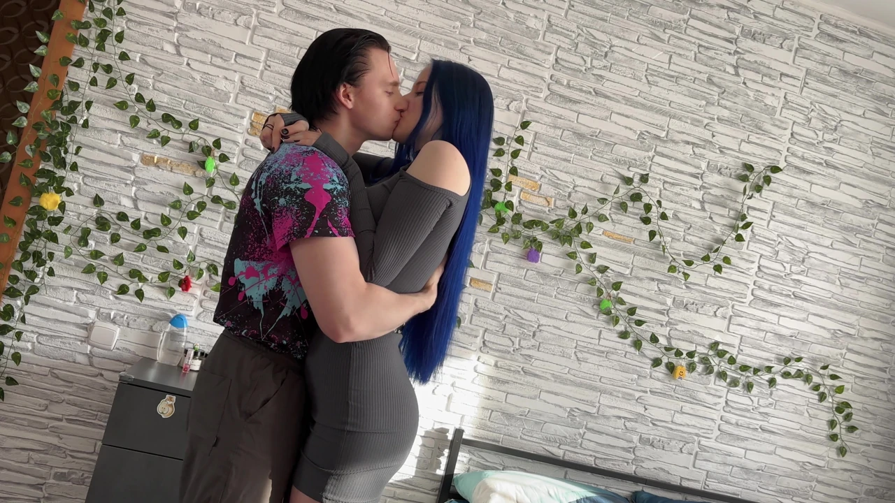 Mavi Saçlı Seksi Elbiseli Bebekle Aldatmak Şu Şekilde Sona Erdi