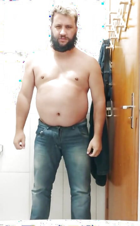 Men Wearing Jeans Are so Sexy!