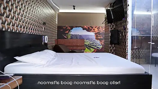 Molly Smith'in Delinmiş Amcığı Sansürsüz Bir Sikiş Sırasında Kalın Bir Horoz Tarafından Gerildi