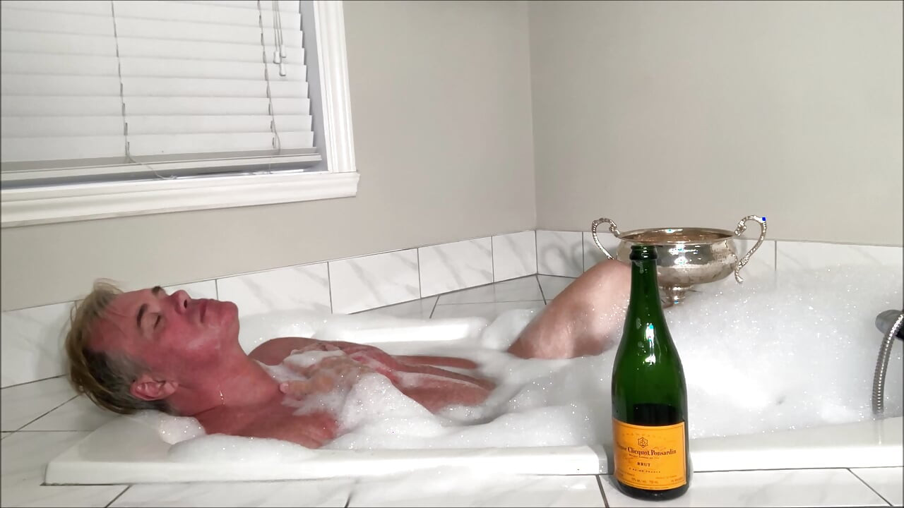 BUBBLES PLEASURES 001