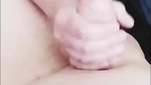 Ngocok kontol saat jam makan siang