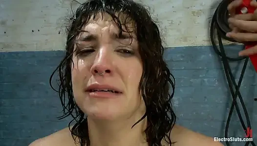 Bianca's Hairy Pussy Shaved Live on Electrosluts!