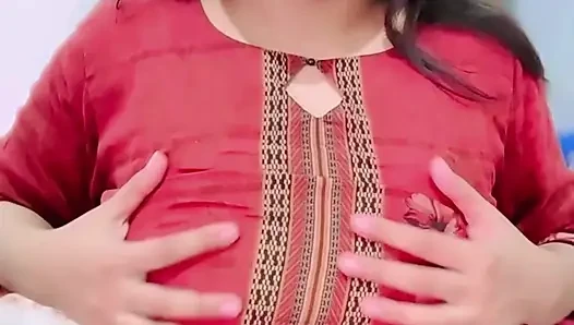 Gadis desi masterbathing memek yang sangat terangsang mengobel mms