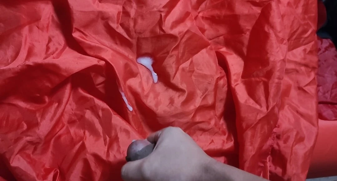 Pancut pada bendera merah